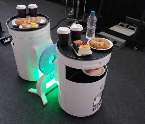 ETRI 연구진이 개발한 듀얼사이드 무천충전 시스템 모습  ETRI 제공